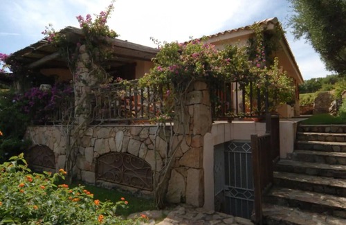 Villaggio Piras Villa | Cozy seaview beach getaway villa in La Maddalena Sardegna