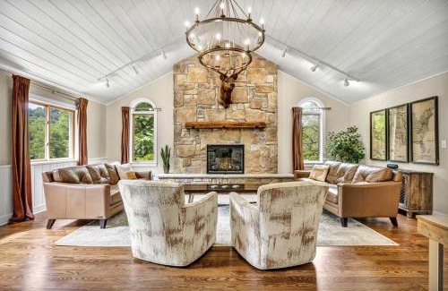 Ava Casa | Cozy Secluded Cabin with Games and Hot-tub in Sarahsville, Ohio