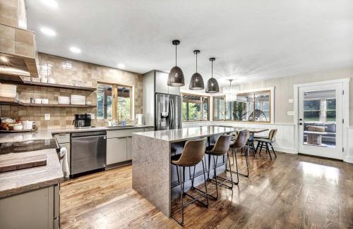 Ava Casa | Cozy Secluded Cabin with Games and Hot-tub in Sarahsville, Ohio