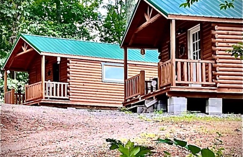 Sweetwater Cabina | Cozy serene cabin,Away from it all yet close to everything.