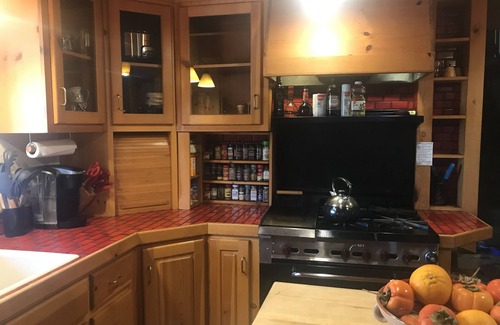 Truckee Cabina | Cozy ski home, close to Northstar Village. Free shuttle!