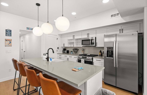 People's Freeway Casa | Cozy Ski Lodge 2BR 2BA Rooftop Garage
