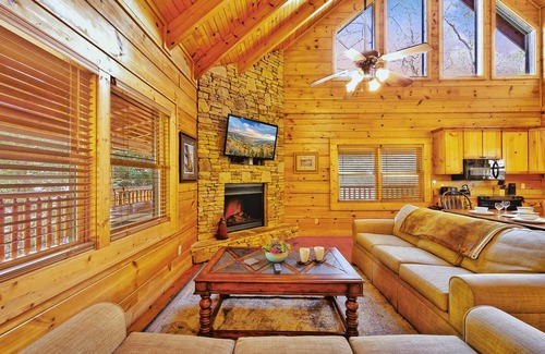 Gatlinburg - Pigeon Forge Cabina | Cozy Smoky Mountain Cabin with Hot Tub 🐶 PET FRIENDLY. ♥️