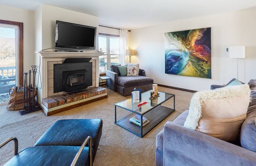 Snowmass Village Casa | Cozy Snowmass Home w/ Acre Yard, Wood Stove, Deck, Gas Grill, & Mountain Views