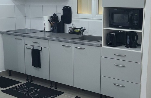 Cole Bay Apartamento | Cozy space, conveniently located just 10 minutes away from beaches, the airport.