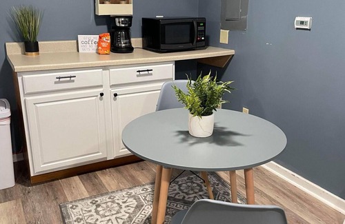 Waynesboro Apartamento | Cozy Space in Downtown Waynesboro Close to Parkway, BR Tunnel, 151