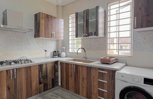 Teshie Apartamento | Cozy & Spacious 2BD APT w/QUEENbeds WIFI & Netflix East Legon