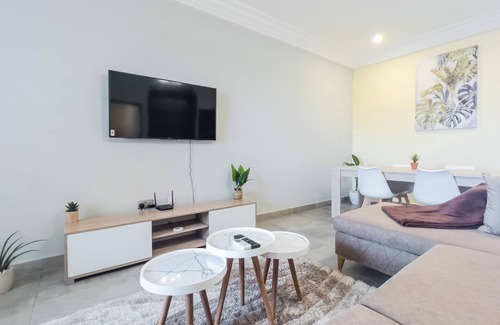 Teshie Apartamento | Cozy & Spacious 2BD APT w/QUEENbeds WIFI & Netflix East Legon