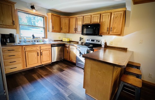 Lakewood Cabina | Cozy, spacious cabin. Great for fishing & snowmobiling!