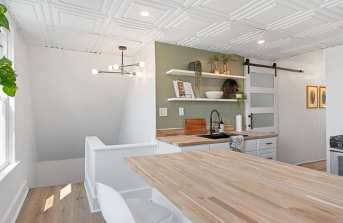 Buffalo Apartamento | Cozy & Spacious Getaway! Centrally Located.