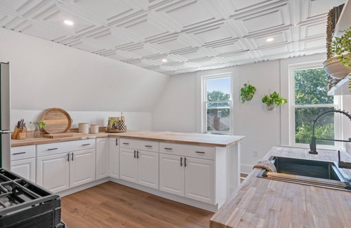 Buffalo Apartamento | Cozy & Spacious Getaway! Centrally Located.