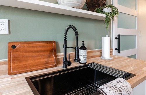 Buffalo Apartamento | Cozy & Spacious Getaway! Centrally Located.