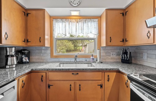 Kendall Cabaña | Cozy Spotless Lake Cottage- Flowers Galore, Fall Foliage and Gorgeous Sunsets