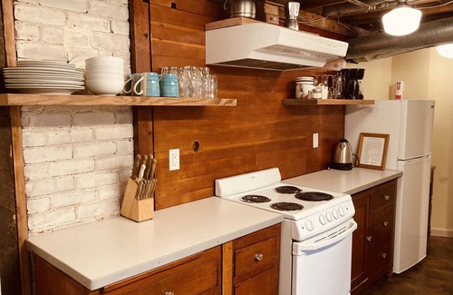 La Grande Casa | Cozy Spring Avenue Bungalow