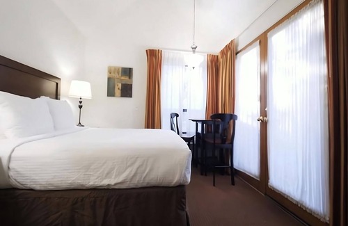 Sedona Complejo | Cozy Stay in Sedona: Room w/ Outdoor Pool Access | Free Parking