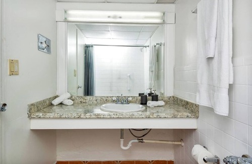 Hallandale Beach Apartamento | Acogedor Estudio/1 Baño, Hallandale Beach, ¡Estacionamiento Gratuito Y Piscina!
