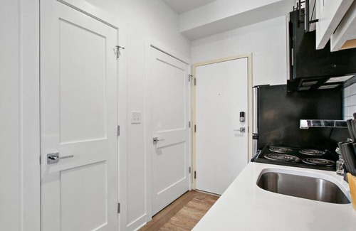 Buena Park Apartamento | Cozy Uptown Studio with In-unit laundry & Wi-Fi!