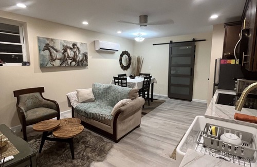 Fayetteville Casa | Cozy Studio Bungalow Minutes from TRILLITH STUDIOS & Piedmont Hospital