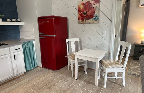 Summit Cabaña | Cozy Studio Cottage in Summit - near hospital, shopping, restaurants and more