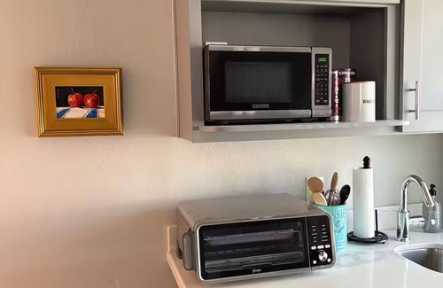 Willo Apartamento | Cozy studio in a beautiful historic neighborhood. Walking distance to lightrail.
