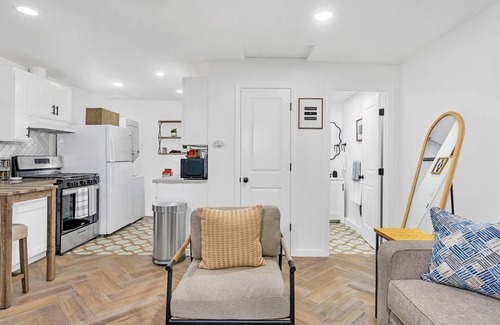 Tower District Apartamento | Cozy studio in Tower district with WiFi, AC