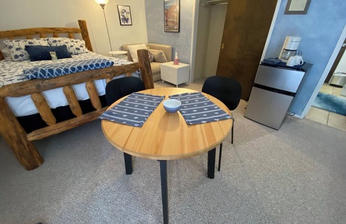 Upper Avenues Apartamento | Cozy studio in upper avenues Salt Lake City with WiFi. Private entrance.