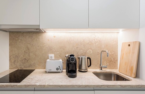 Linda-a-Velha Apartamento | Cozy Studio Lisbon | Terrace | AC