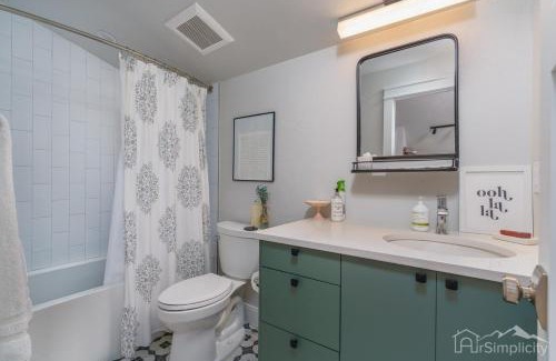 Clayton Casa | Cozy Studio Loft W Soaking Tub & Patio