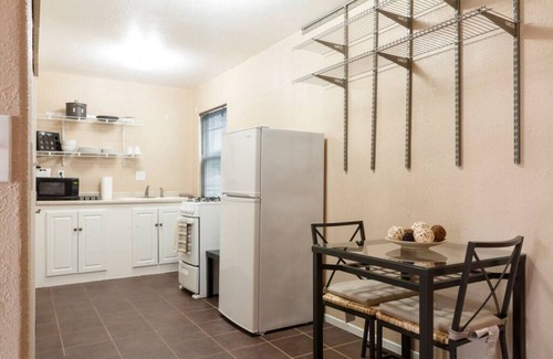 Azusa Condominio | Cozy Studio. Near Everything!