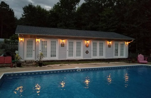 Woodruff Cabaña | Cozy studio poolhouse