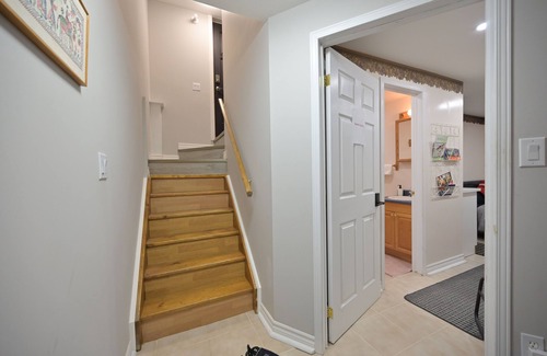 Pickering Apartamento | Cozy Studio: Private, Free Parking & Great Deals!