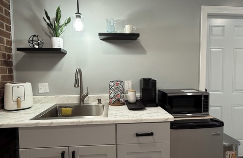 Clayton Apartamento | Cozy Studio Retreat in the Heart of Clayton. Private entrance.