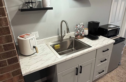 Clayton Apartamento | Cozy Studio Retreat in the Heart of Clayton. Private entrance.