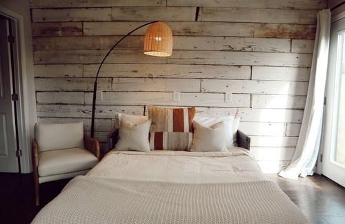 Jayhawk Apartamento | Cozy Studio Retreat: Romance & Serenity Await