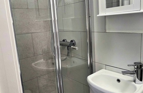 Jubilee Apartamento | Cozy Studio Room in a Shared House, On street Free Parking.