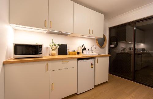 Mackenzie Casa | Cozy Studio Suite in House - Private Kitchen Bath