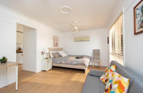 Mackenzie Casa | Cozy Studio Suite in House - Private Kitchen Bath