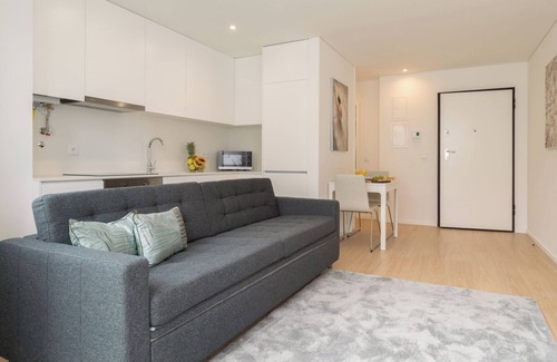 Leca da Palmeira Apartamento | HostWise – Cozy Studio w/ Balcony and Garage