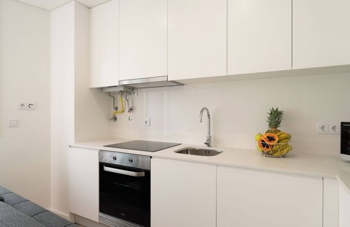 Leca da Palmeira Apartamento | HostWise – Cozy Studio w/ Balcony and Garage