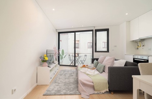 Leca da Palmeira Apartamento | HostWise – Cozy Studio w/ Balcony and Garage