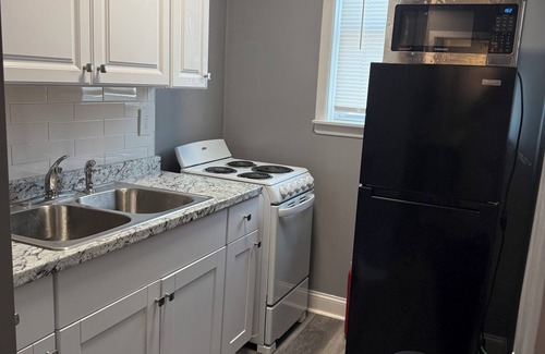 Collingdale Apartamento | Cozy studio with. Beautiful King Size Bed, WiFi and AC in fabulous Collingdale