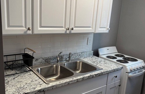 Collingdale Apartamento | Cozy studio with. Beautiful King Size Bed, WiFi and AC in fabulous Collingdale