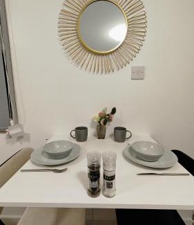 Jubilee Casa | Cozy studio with Netflix & chill & Parking