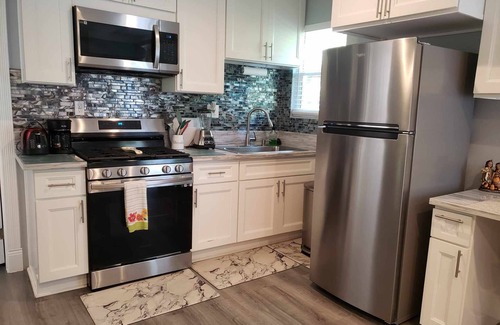 Bonita Apartamento | Cozy studio with private entrance in quiet neighborhood. Pet-Friendly.