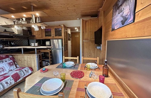 Meribel Centre Apartamento | Estudio acogedor con terraza y piscina, cerca de pistas y servicios en Méribel