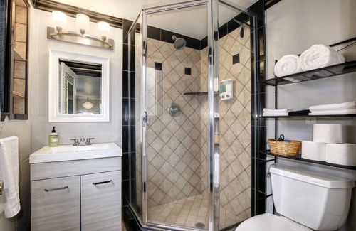 Arden-Arcade Apartamento | Cozy & Stylish Guest Suite- Centrally Located!