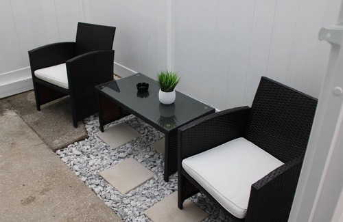 The Lakes Apartamento | Cozy & Stylish Studio Getaway