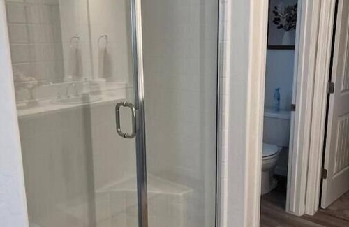 Visalia Casa | Cozy Suites in a New House!