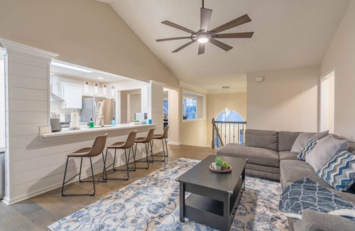 Lawrenceville Casa | Cozy Sweet Peach 4 BR 3 BA with Bonus Room & Screened Porch - Pet Free home