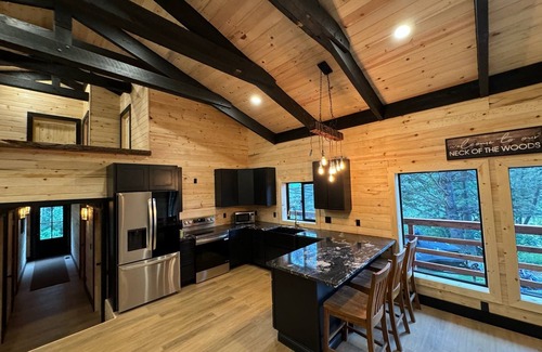 Island Park Cabina | Cozy Timber Cabin 13 miles to Yellowstone National Park!